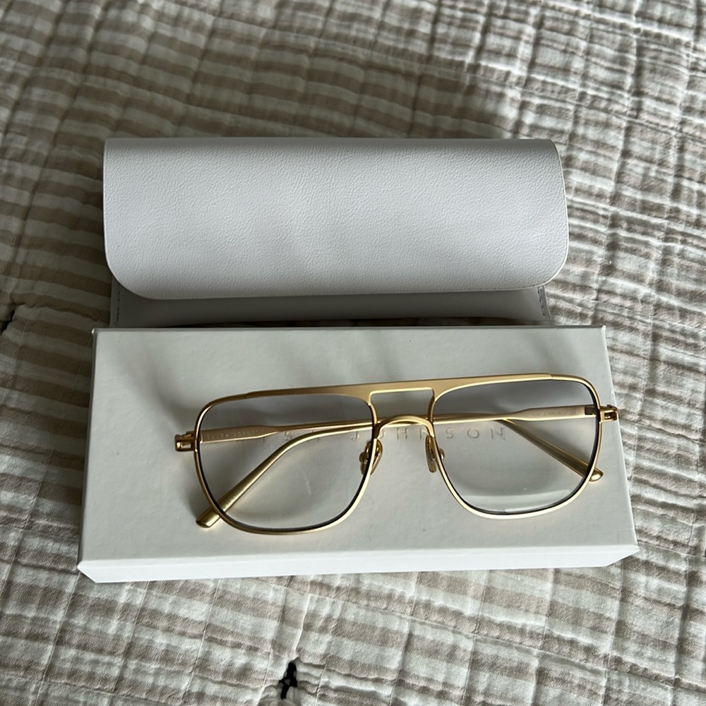 Elisa Johnson Jane in gold metal